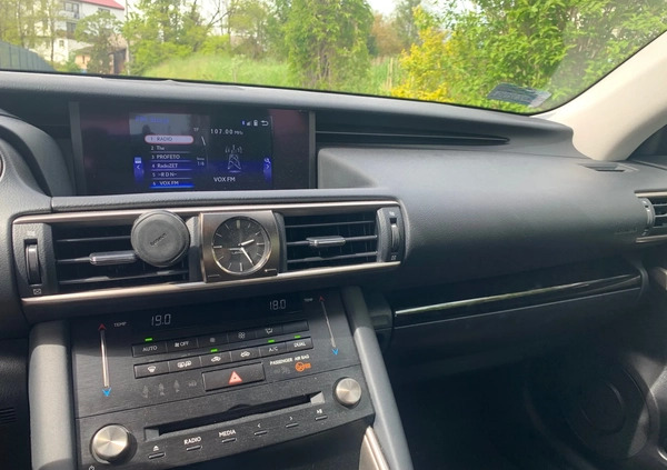 Lexus IS cena 119000 przebieg: 28530, rok produkcji 2018 z Kraków małe 67